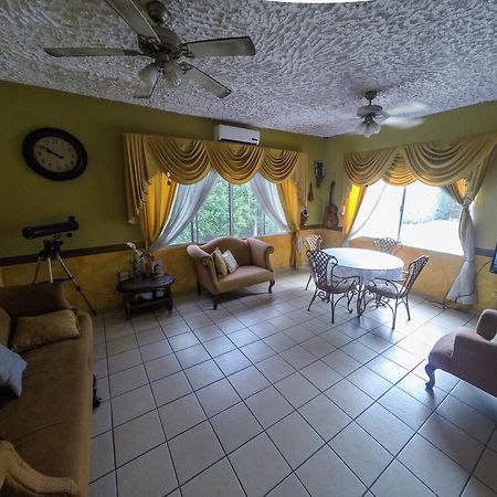 Hotel Casa Maria Сан Педро Сула Екстериор снимка