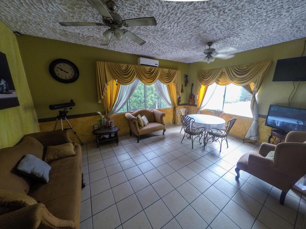Hotel Casa Maria Сан Педро Сула Екстериор снимка